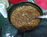 A picture of step 1 of Allo Tikki with white matar.