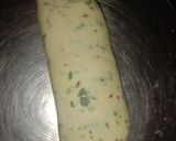 A picture of step 5 of Lacchedar Mathri (currypatte flavour).