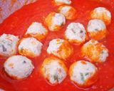 Foto langkah ke 5 dari resep Bakso Ayam Saus Tomat - Chicken Meatballs Tomato Sauce.