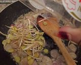 Foto langkah ke 5 dari resep Oseng pindang ale lombok ijo.