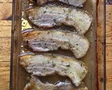 Une image de l'étape 2 de Poitrine de porc marinée au miel citron thym et gingembre.