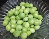 A picture of step 1 of Matar makhana sabji.