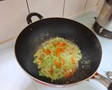 超市料理-鹹蛋炒芹菜的食譜步驟3照片