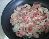 A picture of step 3 of Pork and Shungiku Chrysanthemum Greens Brown Sugar Stir-Fry.