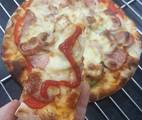 Hình ảnh bước 10 Pizza Cá Hồi Xúc Xích Thịt Xông Khói