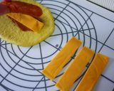 A picture of step 7 of Double Curry Wiener Sausage Bread with French Bread Dough.