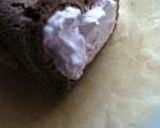 A picture of step 8 of Pretty Heart-Shaped Roll Cake.