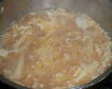 A picture of step 3 of [Farmhouse Recipe] Komatsuna Hot and Sour Soup.