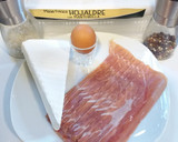 Foto del paso 1 de la receta: Hojaldres rellenos con jamón serrano y queso brie