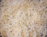 A picture of step 1 of Chinese choupsuey.