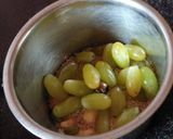 A picture of step 3 of Grapes Thandai.