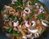 Foto langkah ke 4 dari resep Tumis Cumi Tahu Kacang Panjang.