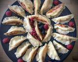 Foto del paso 7 de la receta: Gyozas caseras de nísperos y queso