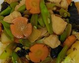 Foto langkah ke 3 dari resep Tumis ayam sayur.