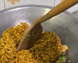 Foto langkah ke 4 dari resep Mie Goreng.