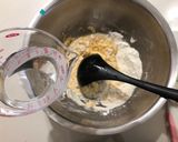 A picture of step 3 of Japanese pork and cabbage okonomiyaki (Butatama 豚玉お好み焼き).