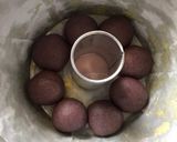 Foto langkah ke 3 dari resep Roti Sobek, tepung ketan item.