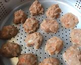 Foto langkah ke 4 dari resep Bola-bola Ayam Kukus.