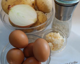 Foto del paso 1 de la receta: Tortilla de patata con cebolla