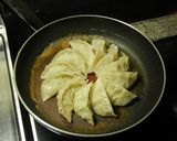 A picture of step 7 of [Farmhouse Recipe] Gyoza Dumplings with Wings.