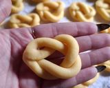 Foto del paso 2 de la receta: Facturas fritas / rosquillitas