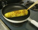 A picture of step 2 of Hokkaido-Style Corn on the Cob.