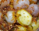 A picture of step 7 of Stuffed onion potato sabzi.
