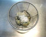 A picture of step 1 of Oysters Marinated in Olive Oil.