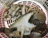 Hình bước làm 1 của món Ốc giác xào rau muống