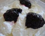A picture of step 5 of Marbled Yogurt Ice Cream.