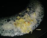 A picture of step 5 of Chicken half moons pie.