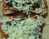 A picture of step 2 of Bread pizza.