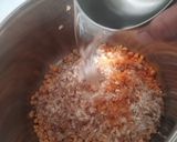 A picture of step 2 of Lasuni Dal Palak Khichdi.