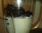 A picture of step 1 of Berry-Nana Smoothie.