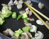 A picture of step 3 of Avocado and Chicken Cream Pasta.