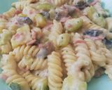 Carbonarás gombás cukkinis baconos tészta recept fázis 4 fotója