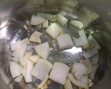 Foto del paso 1 de la receta: Fumet de langostinos y salmón