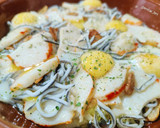 Foto del paso 5 de la receta: Cazuela de gulas, colas de mar y huevos de codorniz