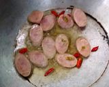 รูปขั้นตอนการทำที่ 2 ของ ข้าวผัดแหนมไก่