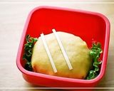 A picture of step 4 of Melon Panna Omurice Charaben.