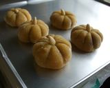 A picture of step 8 of Halloween Wagashi - Kabocha Squash Mochi.