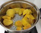 Foto langkah ke 2 dari resep Bakpao Ubi.