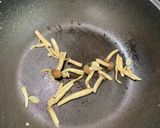 鴻禧菇炒丸子魷魚圈的食譜步驟2照片