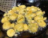 A picture of step 3 of Methi Pakore.