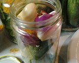 A picture of step 2 of Pickled onions, garlic and cucumbers.