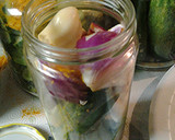 A picture of step 2 of Pickled onions, garlic and cucumbers.