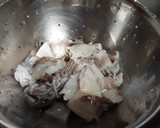 Foto del paso 1 de la receta: Chipirones con guisantes