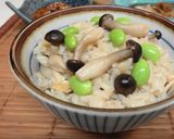 A picture of step 4 of Shimeji Mushroom and Edamame Seasoned Rice.