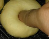 Foto langkah ke 8 dari resep Donat empuk irrrittt Bingiiitt.