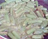 A picture of step 1 of Bhindi Pyaz.